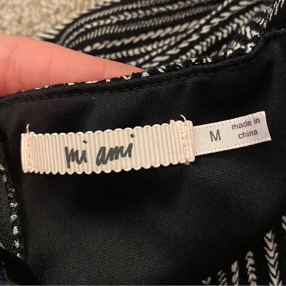 Black and White Vacation Dress - Picture 3 of 3